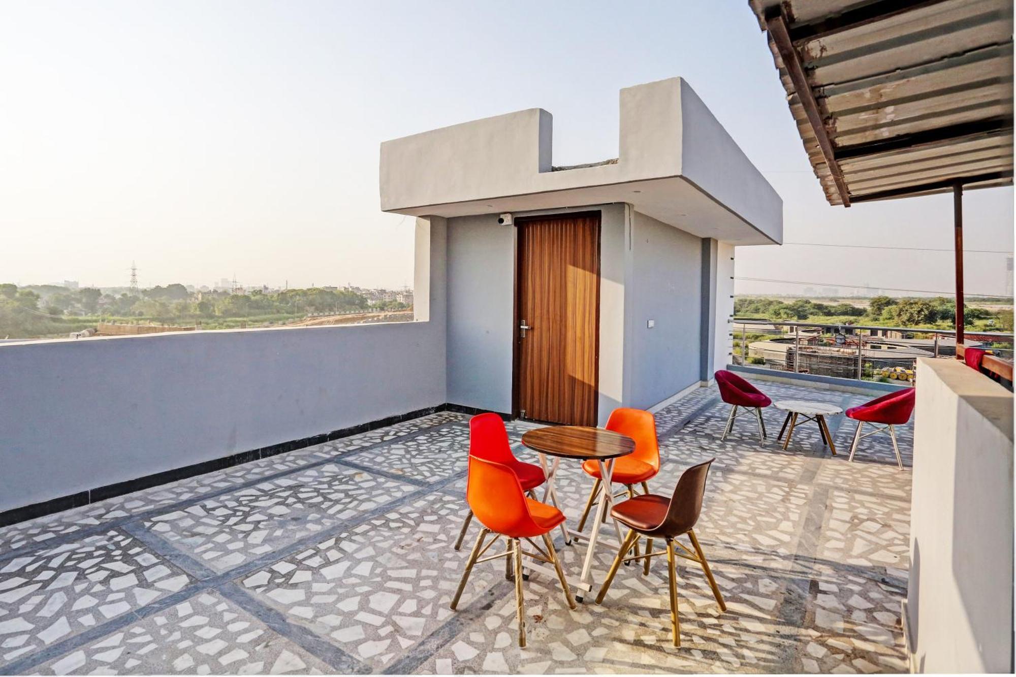 Hotel O Tree House New Delhi Exteriör bild
