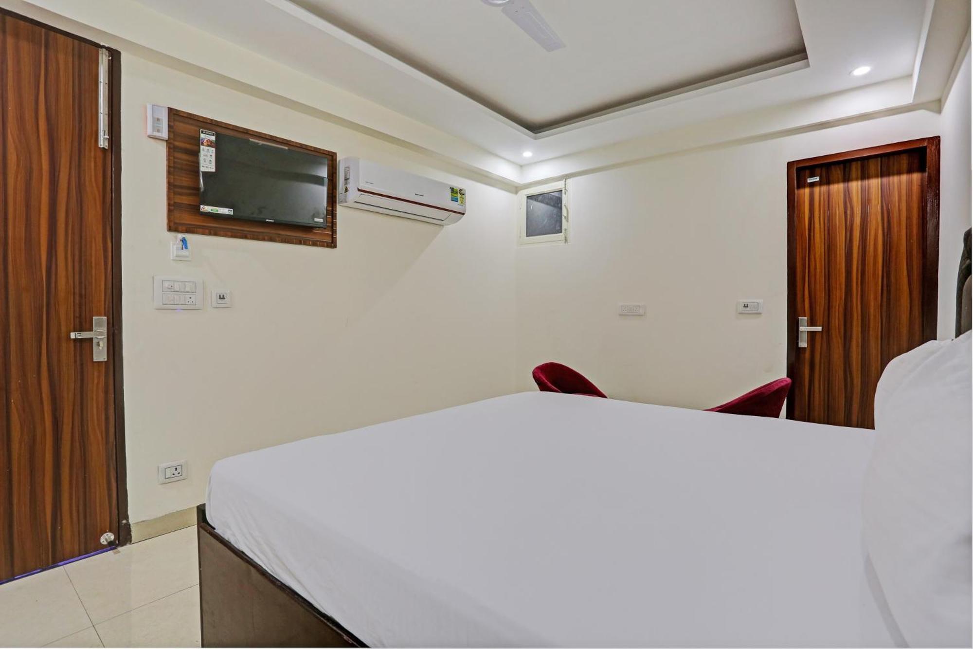 Hotel O Tree House New Delhi Exteriör bild